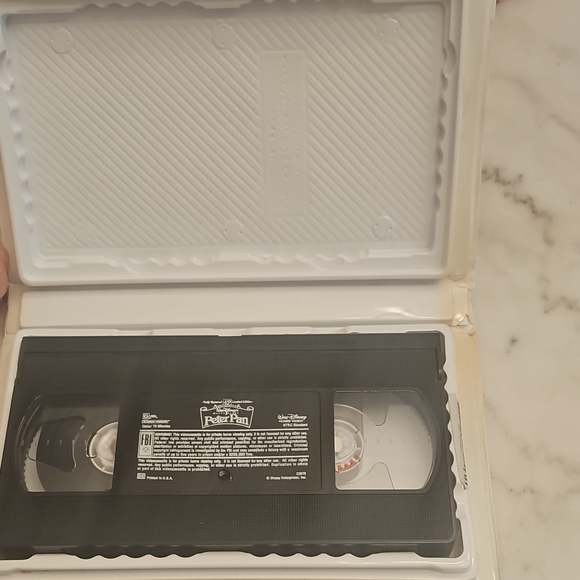 Walt Disney's Masterpiece Peter Pan VHS - Picture 2 of 5